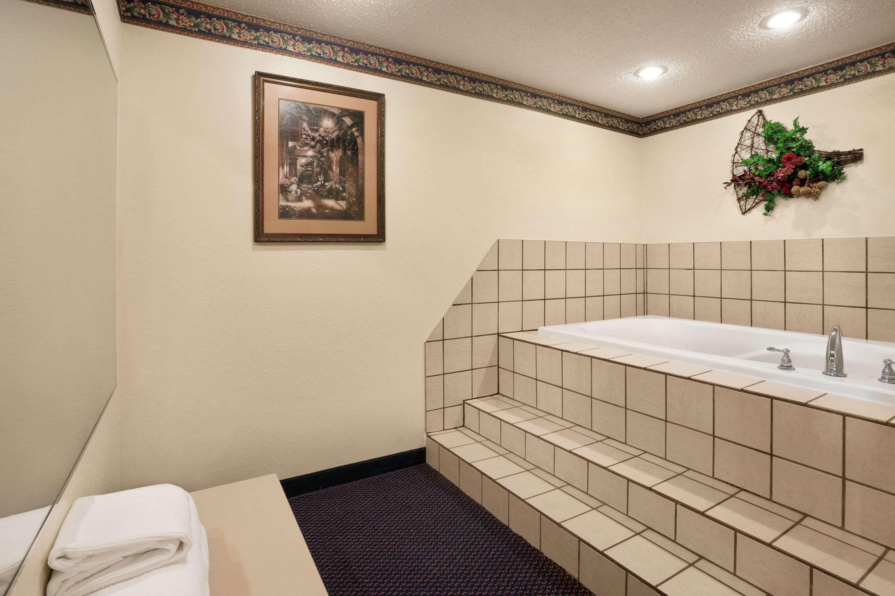 Travelodge By Wyndham Fort Scott Buitenkant foto
