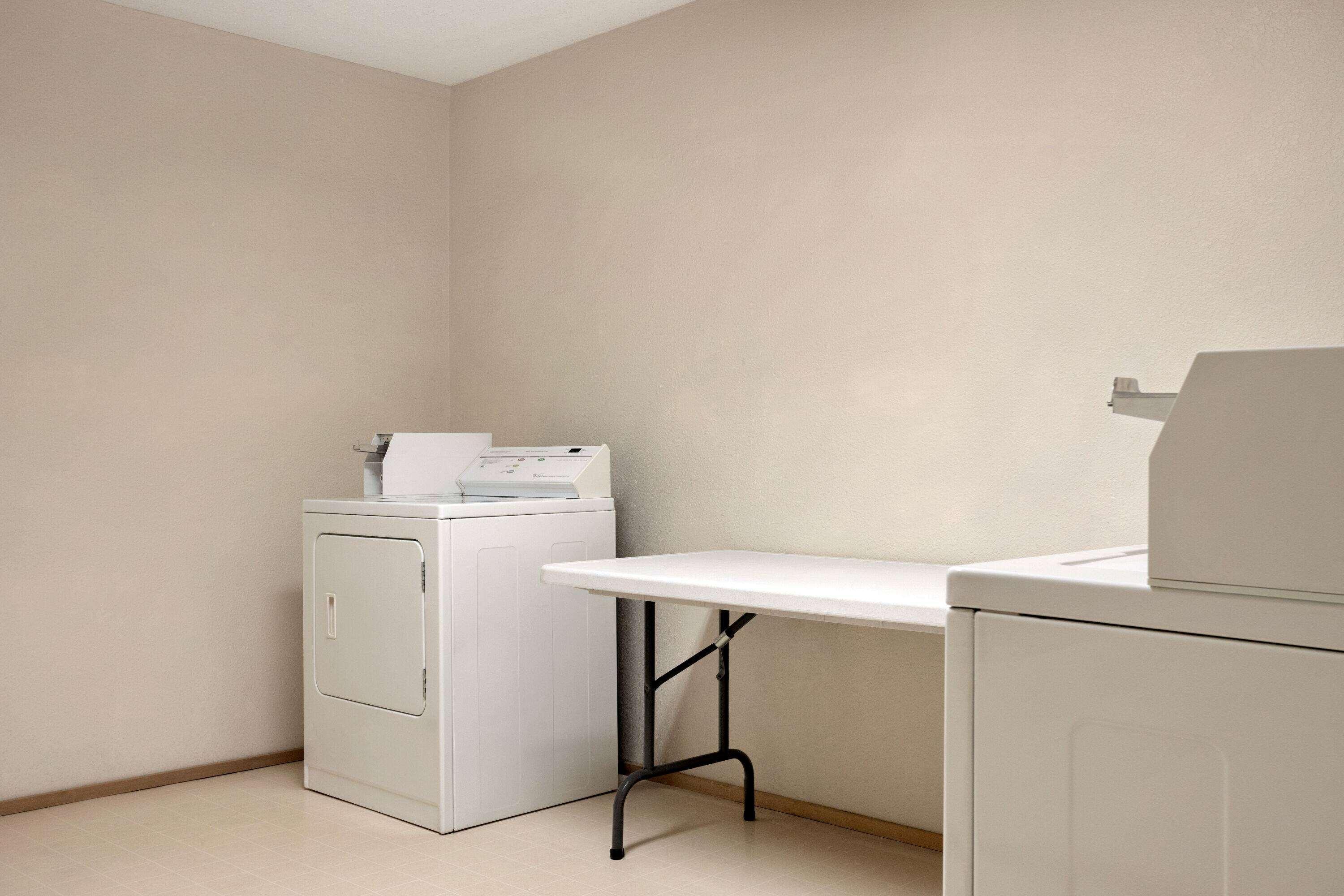 Travelodge By Wyndham Fort Scott Buitenkant foto