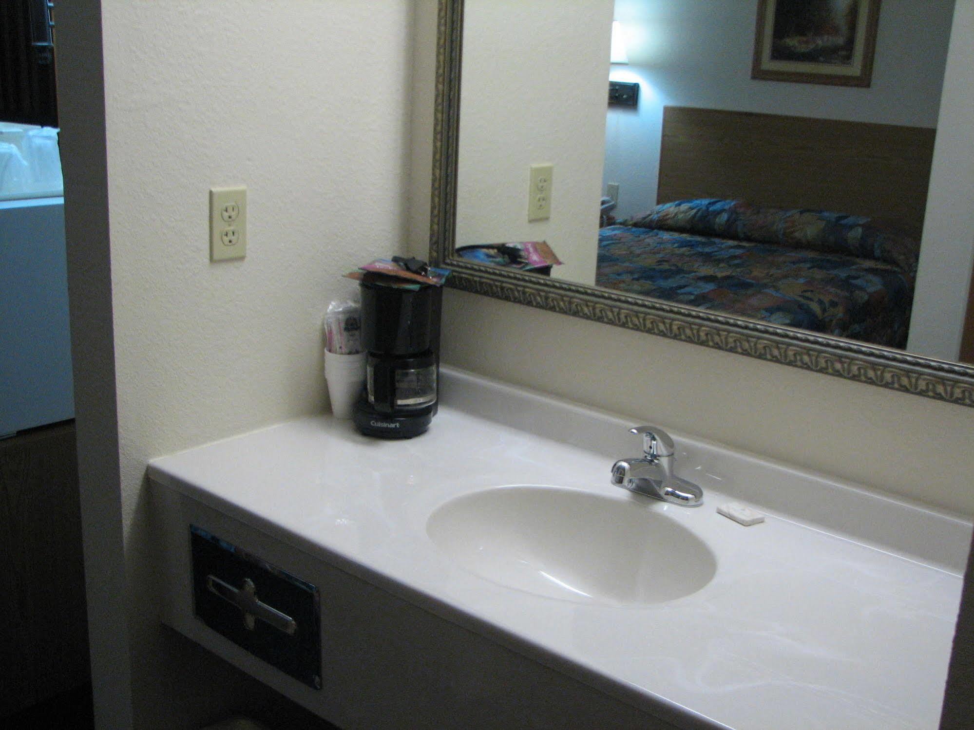Travelodge By Wyndham Fort Scott Buitenkant foto